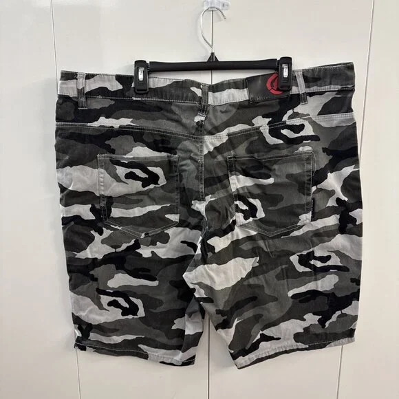 Ecko Unltd Camouflage Cargo Shorts Men's 44 Gray Black - B3 - Picture 1 of 8
